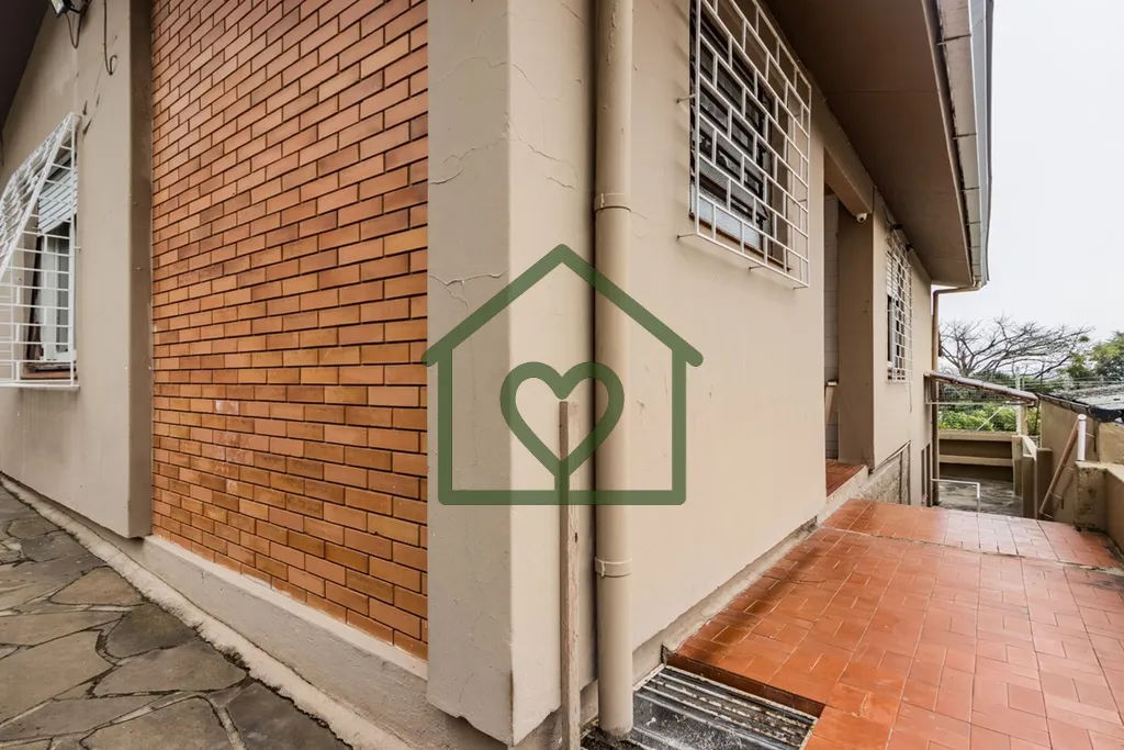 Imagem CASA DE 99m² COM 2 DORMITÓRIOS, 2 BANHEIROS, ESCRITÓRIO, COZINHA, LAVANDERIA, DESPENSA. AMPLO PÁ...