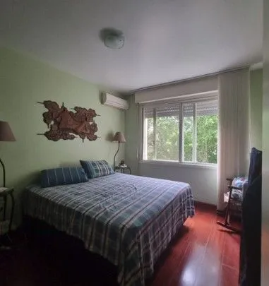 Imagem Apartamento de 2 dormitórios, semi mobiliado, ensolarado para venda no bairro Cidade Baixa em Porto Alegre/RS.