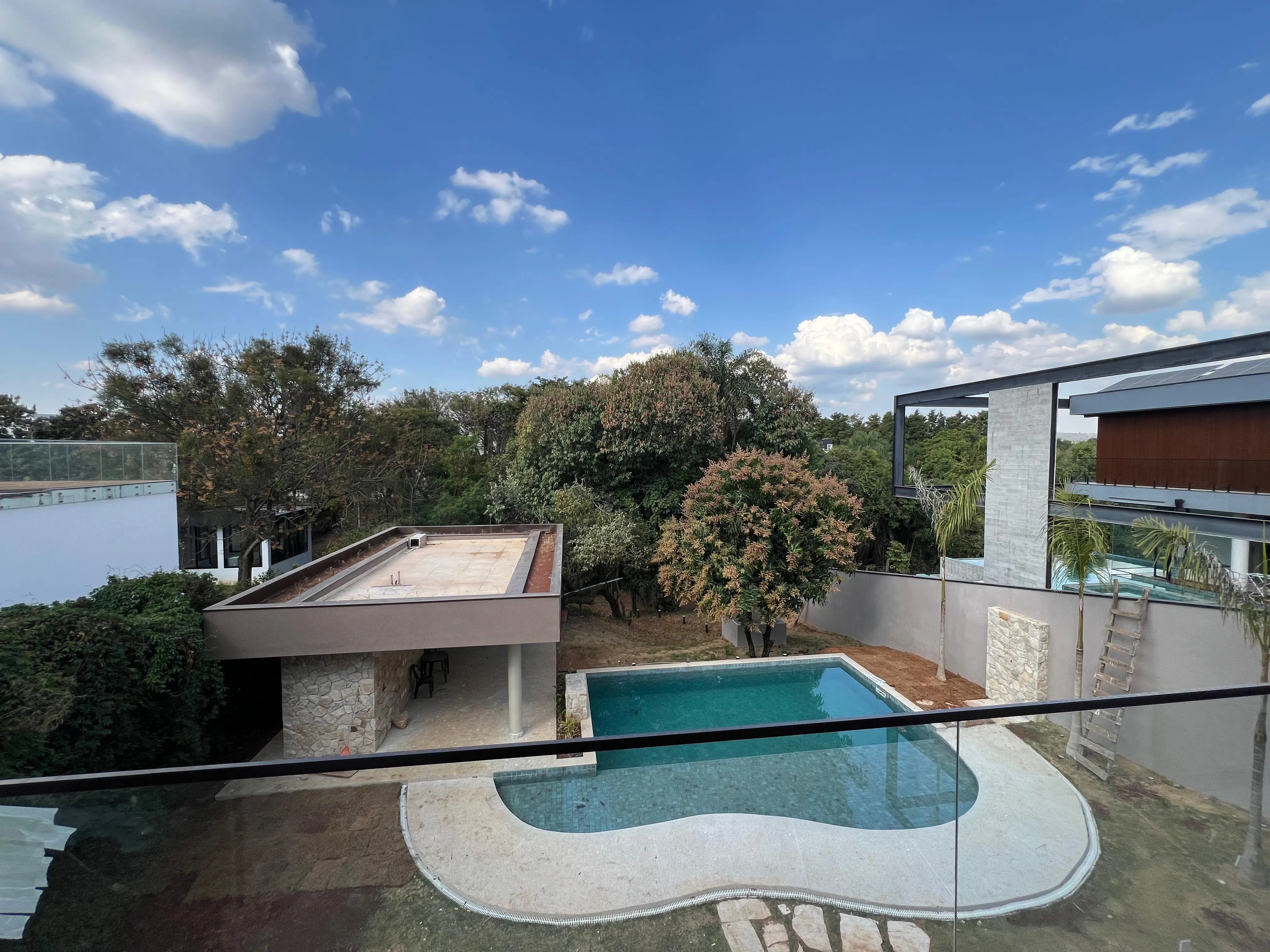 Imagem Luxuosa Casa no Condomínio Fazenda Imperial - 1700m² de Terreno e 402m² de Área Construída