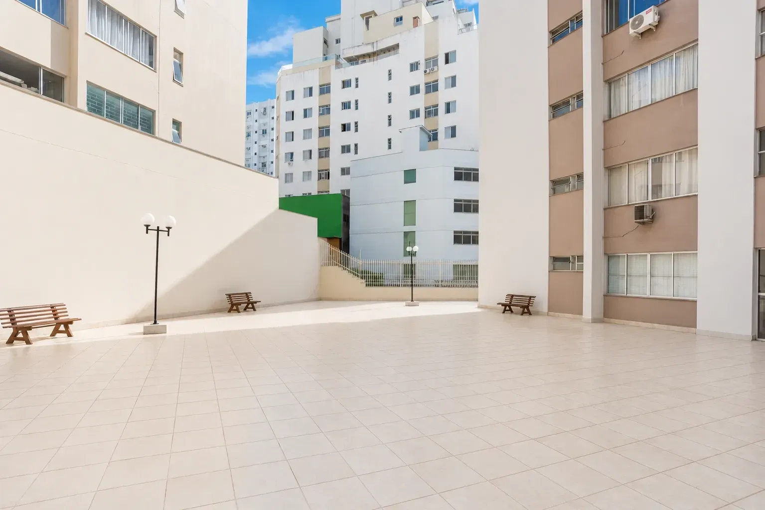 Imagem Apartamento com 1 Quarto à Venda ou Locação, 57 metros em Centro - Florianópolis