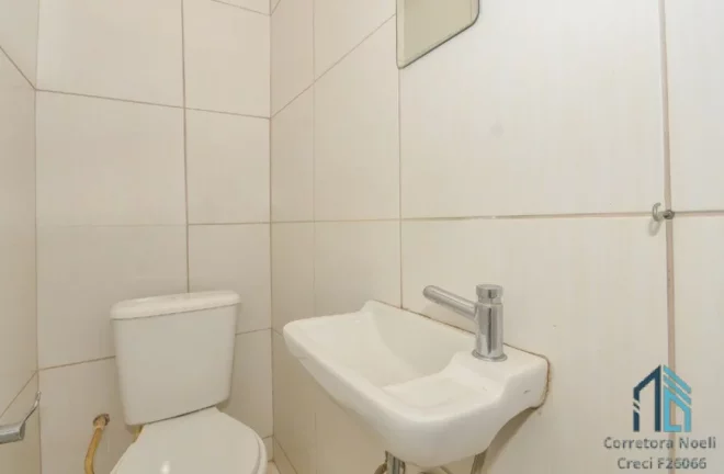Imagem Casa a venda Semi mobiliada, 05 quartos, em ótima localização, no Bacacheri em Curitiba PR