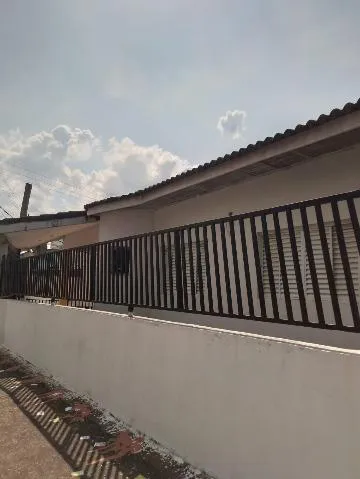 Imagem VENDA DE CASA NO JORDANÓPOLIS, EM ARUJÁ/ SP, 150M², c/ 3 dorm, sendo 2 suítes, 3 salas, cozinha, escritório, lavanderia e 4 vagas p/ auto. CONSULTE-