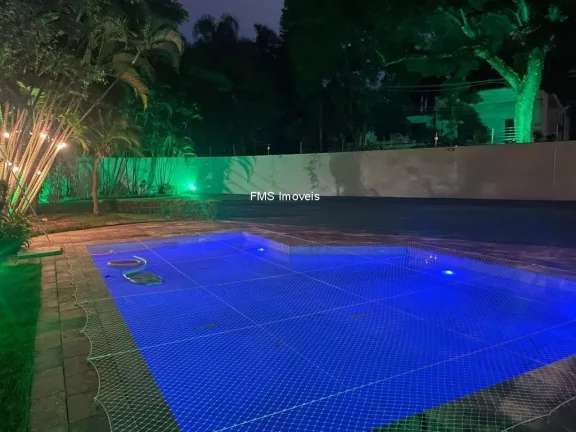 Imagem Casa de luxo à venda em São Paulo-SP, 4 quartos, 2 suítes, 3 salas, 5 banheiros, 6 vagas, 490m² no Alto de Pinheiros.