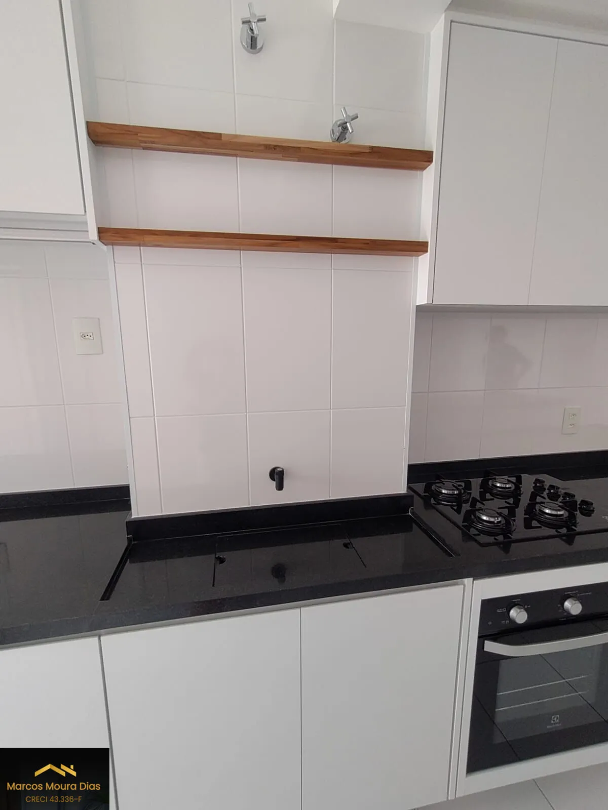 Imagem Apartamento à venda 86 m2, 2 dormitórios sendo 1 suíte, 2 vagas, churrasqueira na varanda, lavabo. Edifício com Lazer e Portaria 24 hs
