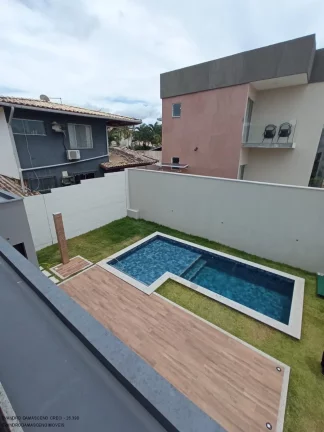Imagem Luxuosa casa em condomínio à venda em Lauro de Freitas-BA, no bairro Buraquinho, com 4 quartos, 4 suítes, 2 salas, 1 banheiro, 2 vagas de garagem e 350m² de área.