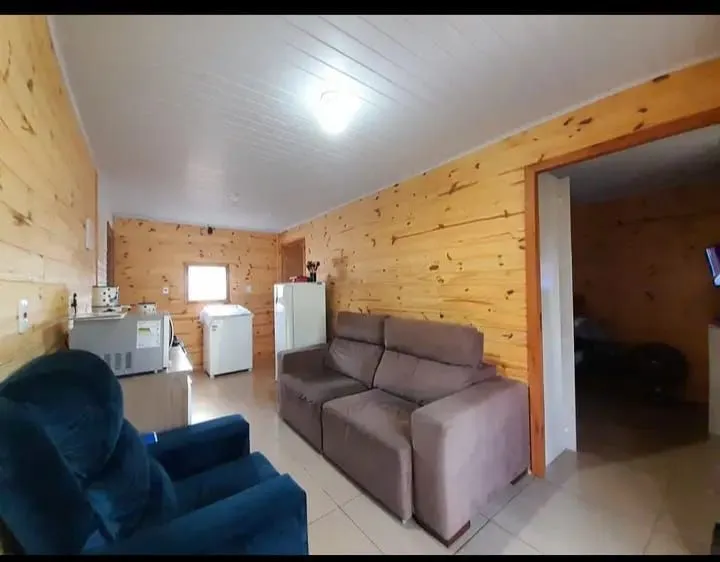 Imagem Terreno com 2 casas pré-fabricadas recém-construídas