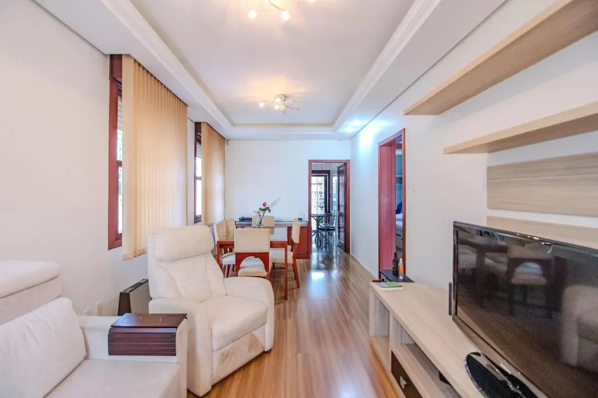 Imagem Casa à venda com 173m², 2 quartos e 3 vagas no bairro Vila Ipiranga- Porto Alegre/RS