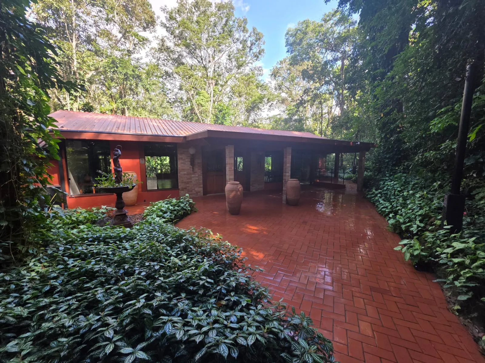 Imagem Charmosa Casa em condomínio no Park Imperial em Caraguatatuba