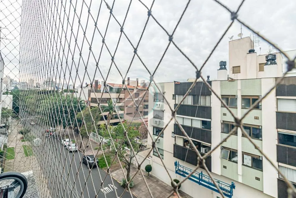 Imagem Descubra o charme deste apartamento totalmente reformulado, localizado no vibrante bairro de Petróp...