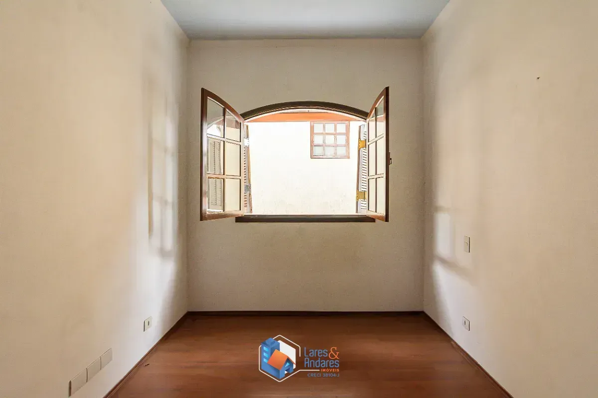 Imagem Sobrado para venda em Conjunto Residencial Butantã com 5 quartos, sendo 2 suítes, 187m²