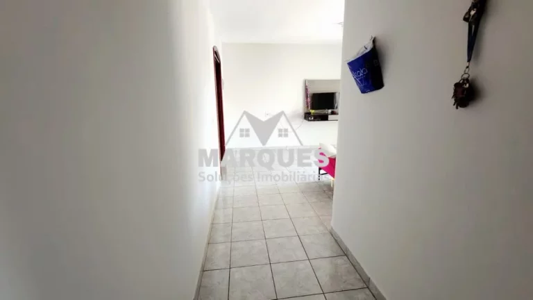 Imagem Casa principal mais 2 pequenas casas e salão c/ 80m2