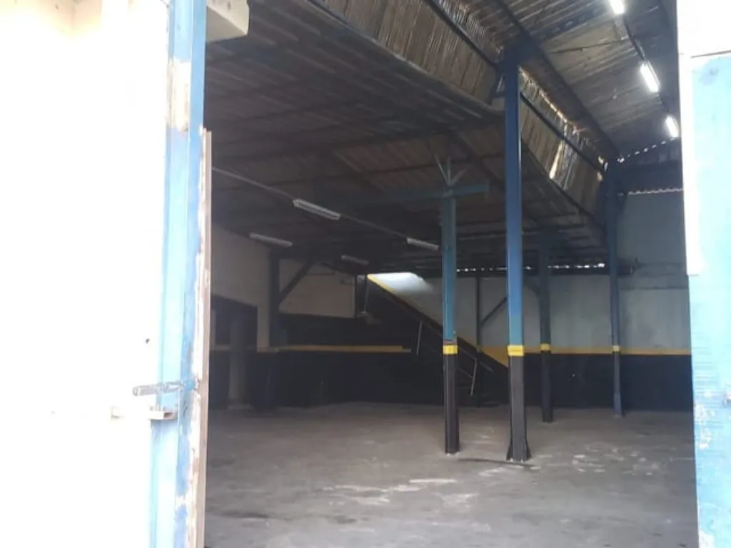 Imagem Aluguel de Galpão Comercial de 996m² em Santo André-SP, Bairro Campestre, 5 Banheiros Inclusos!