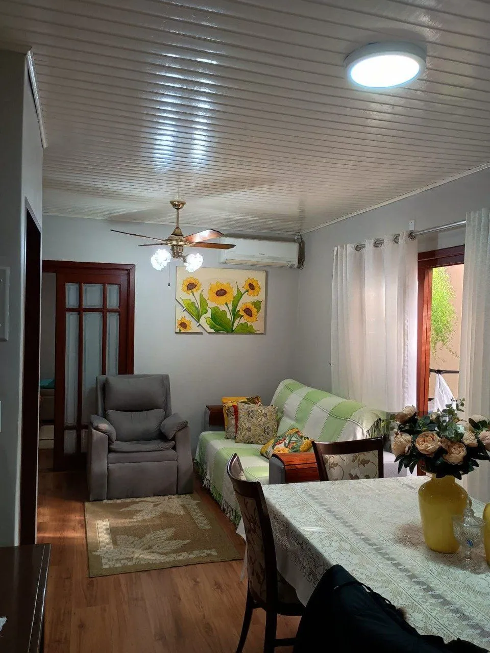 Imagem Casa 2 dormitórios, vagas de garagem, Bairro Parque da Matriz