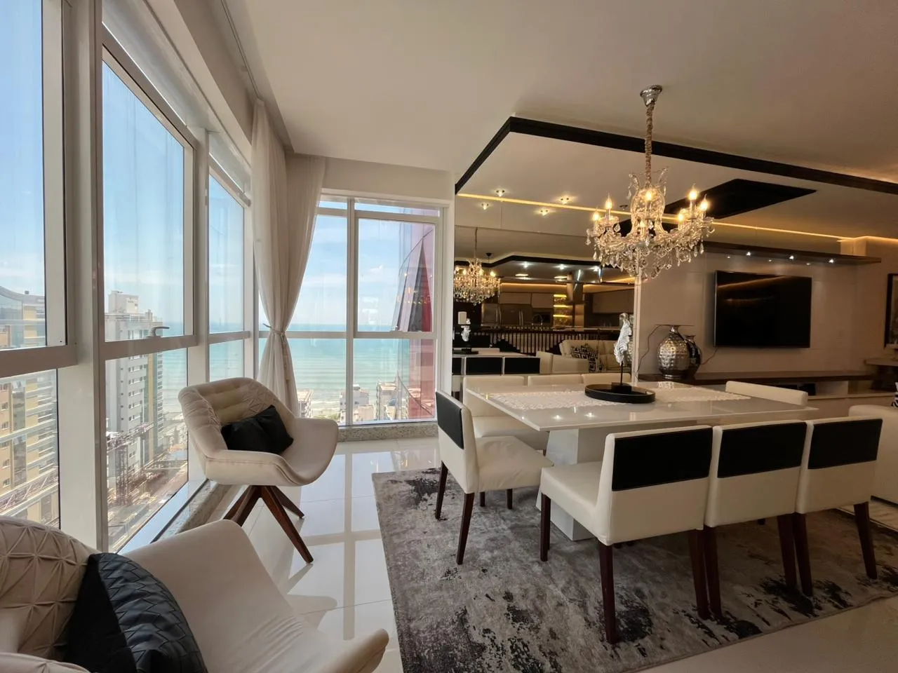 Imagem Apartamento com vista para o mar à venda com 229m2 por R$ 5.900.000,00