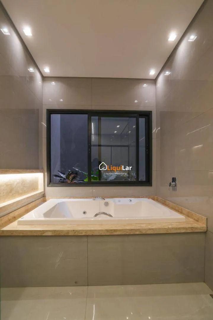 Imagem Casa Térrea de Alto Padrão na TV Morena com 3 Suítes, Piscina Aquecida e Pé-Direito Duplo