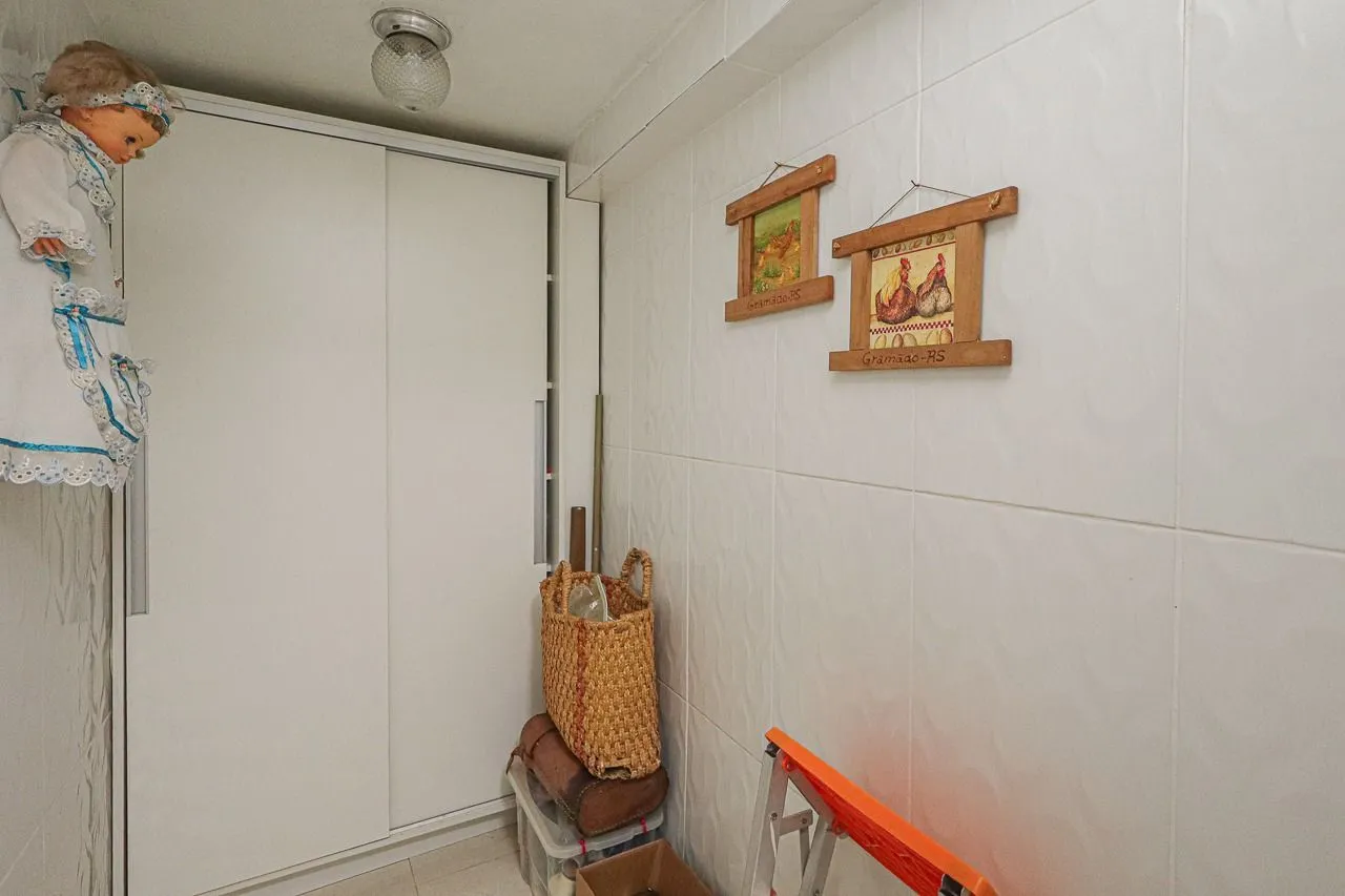 Imagem Casa a venda, 3 quartos sendo 1 suíte, 166m² no bairro Passo da areia, Porto Alegre