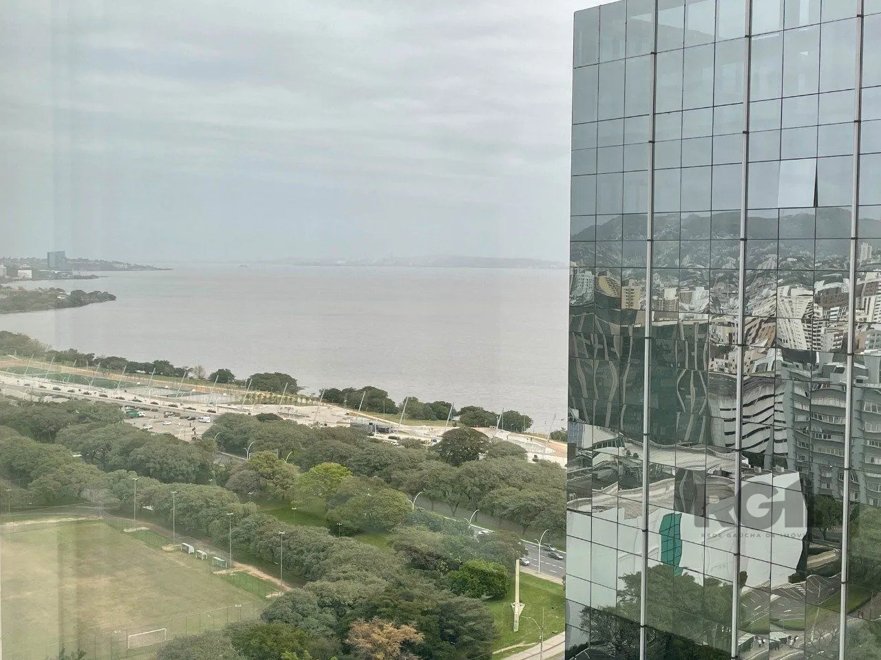 Imagem APARTAMENTO DE 38M² COM 1 DORMITÓRIO E 1 VAGA - BAIRRO PRAIA DE BELAS