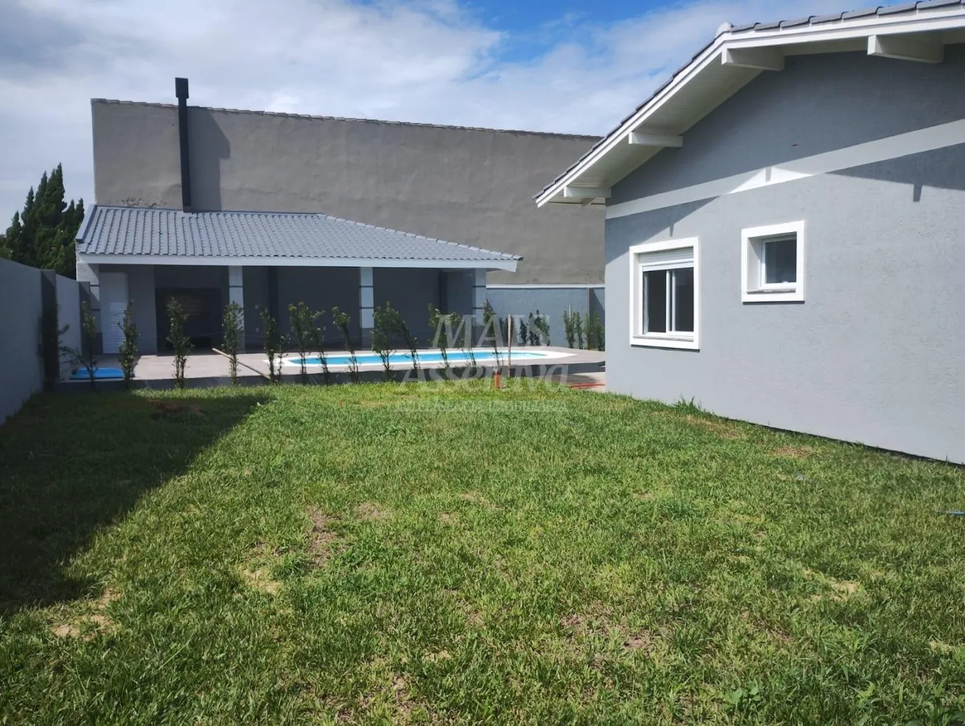 Imagem Excelente casa a venda em Tramandaí - 3 dormitórios, 2 vagas de garagem