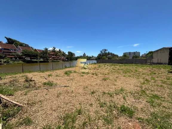 Foto do imóvel Viva a tranquilidade em uma área com 1.200 metros quadrados em Nova Guarapari, com frente para a lagoa, escriturado e registrado!