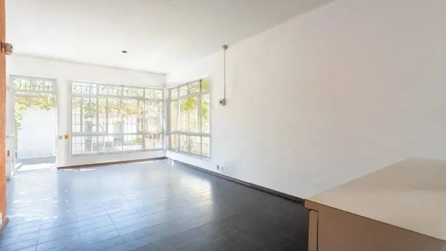 Imagem Casa Ampla com Pátio e Excelente Localização no Petrópolis