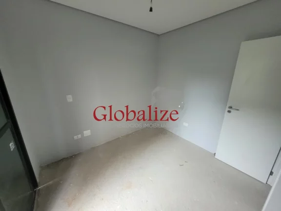 Imagem TRIPLEX COM 02 DORMITÍRIOS SENDO 02 SUÍTES, R$750.000,00, DENTRO DE UM VILLAGIO BEM FAMILIAR, ÓTIMA LOCALIZAÇÃO, AMPLA SALA E POSSUI UM SOLÁRIO