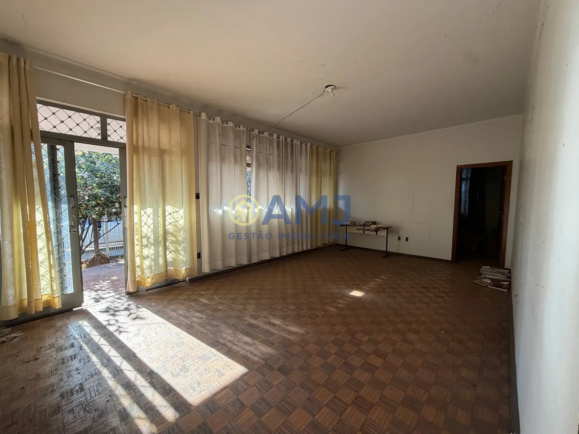 Imagem CASA À VENDA | AVENIDA COMERCIAL | SETOR OESTE / SETOR COIMBRA | GOIÂNIA