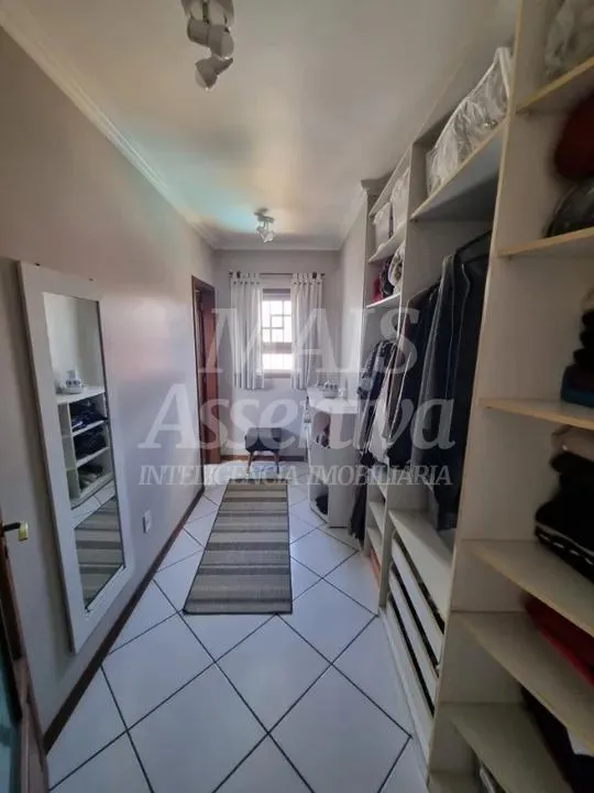 Imagem Excelente Sobrado à venda no bairro Nossa Sra. das Graças em Canoas - 2 Vagas