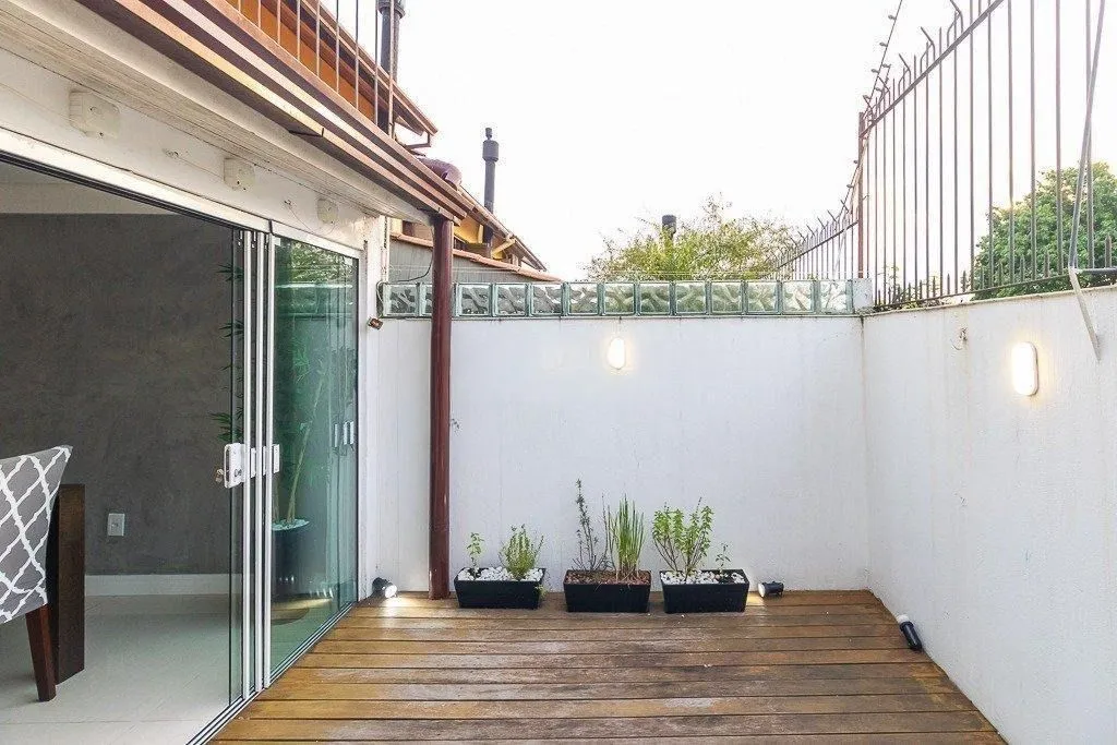 Imagem Casa em condomínio com 4 quartos, 2 suítes e 2 vagas à - Jardim Sabara