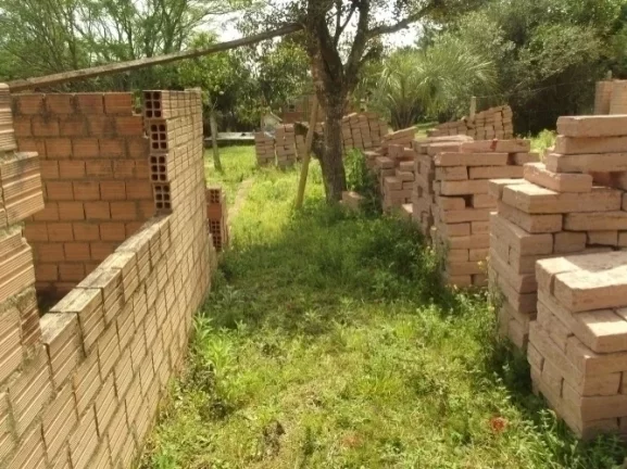 Imagem Lindo Terreno residencial com obra inacabada de 100m², condomínio fechado
