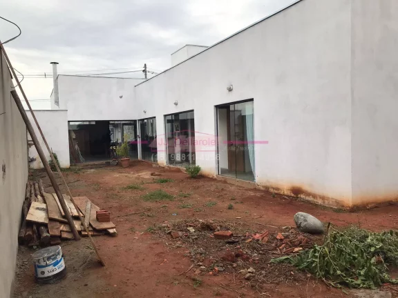 Imagem Casa a venda dentro de condomínio