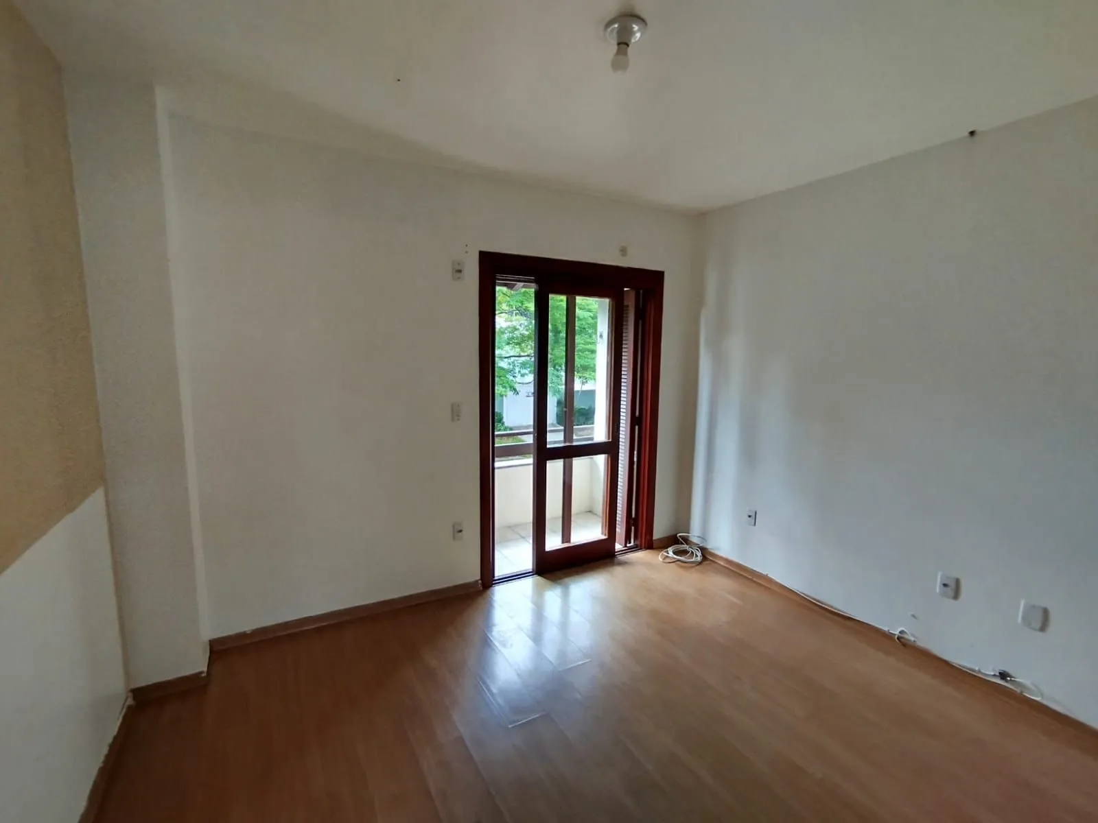 Imagem Casa com 03 quartos e 01 vaga no Bairro Cristal