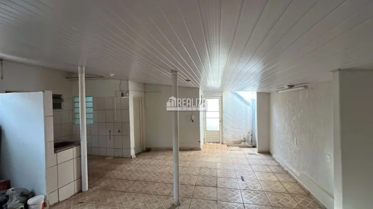 Imagem Casa para alugar no bairro Santa Maria, Uberaba: 2 dormitórios, garagem e mais!