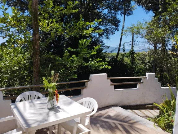 Imagem Casa com Vista para o Mar em Garopaba-SC: 3 Dorms, 2 Suítes, 250m², no Bairro Macacu