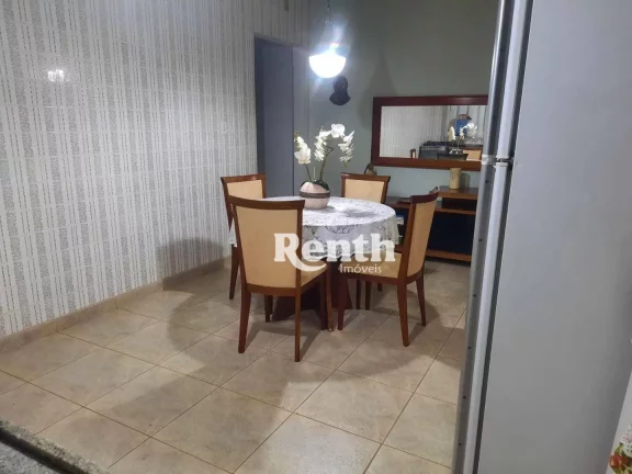 Imagem Casa com 3 dormitórios à venda, 177 m² por R$ 470.000,00 - Santa Cruz - Rio Claro/SP