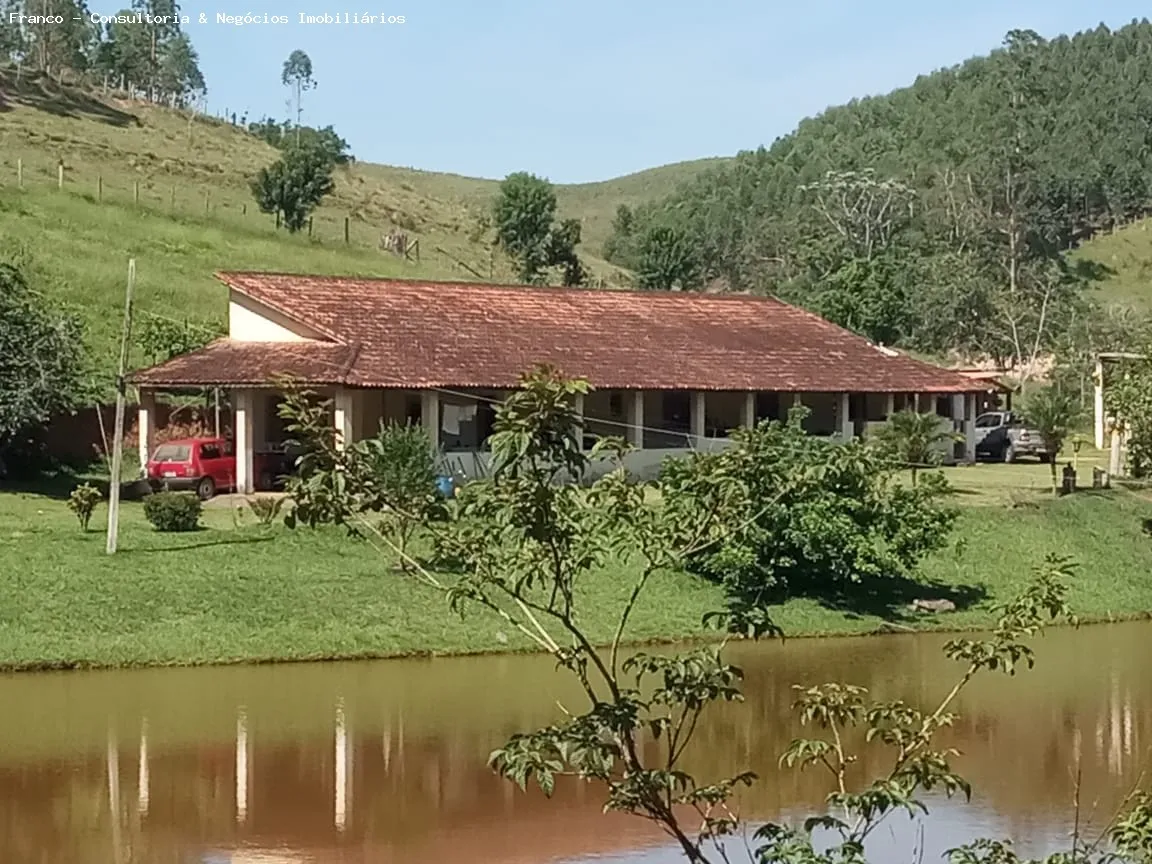 Sítio para Venda em Santa Isabel, Santa Isabel, 4 dormitórios, 2 suítes, 2 banheiros, 2 vagas