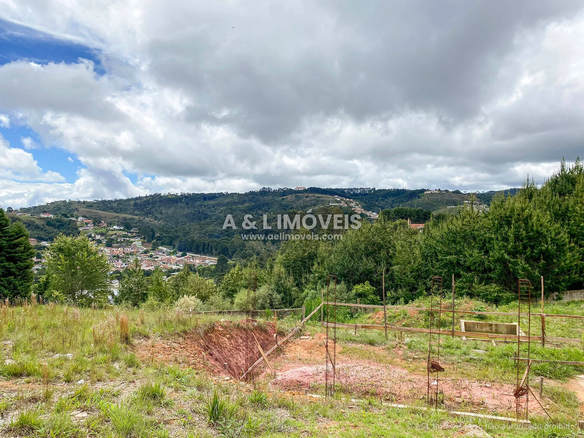 Imagem Terreno à venda em Campos do Jordão com 2.055,00 m²