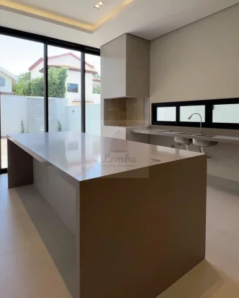 Imagem Imperdível oportunidade: casa em condomínio à venda, 3 quartos, 3 suítes, 5 banheiros, 4 vagas em Cuiabá-MT, Jardim Imperial.
