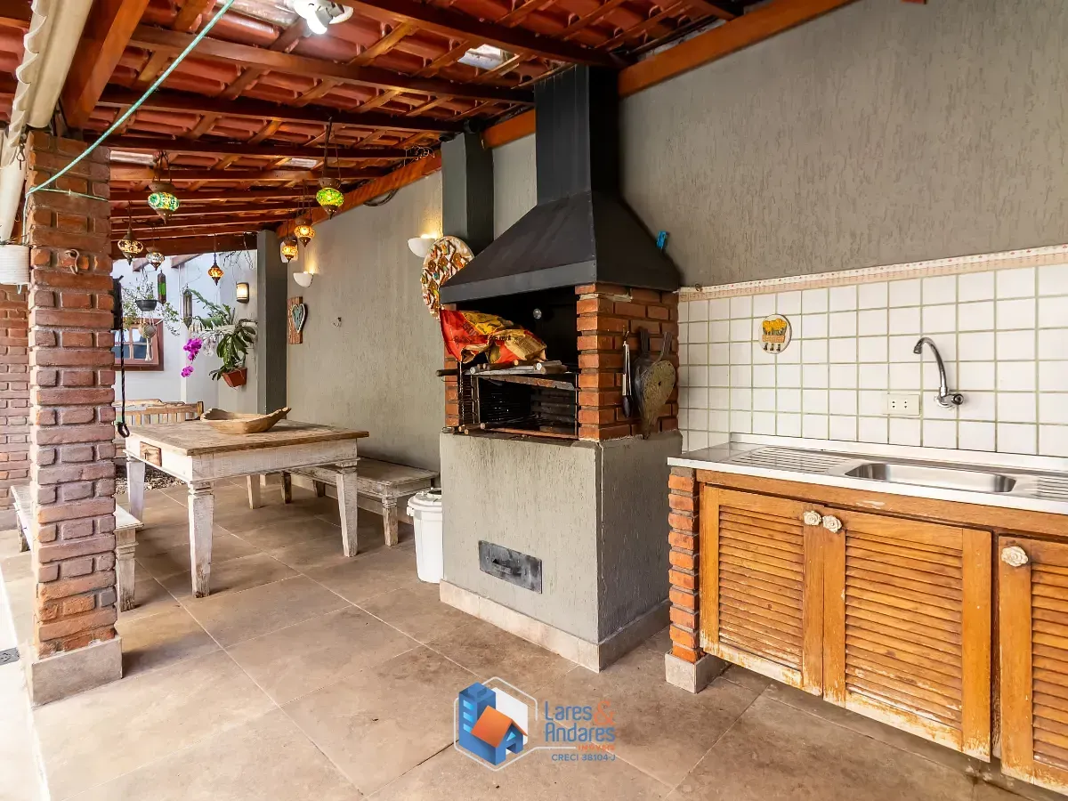 Imagem Sobrado para venda em Saúde com 4 quartos, sendo 4 suítes, 220m²