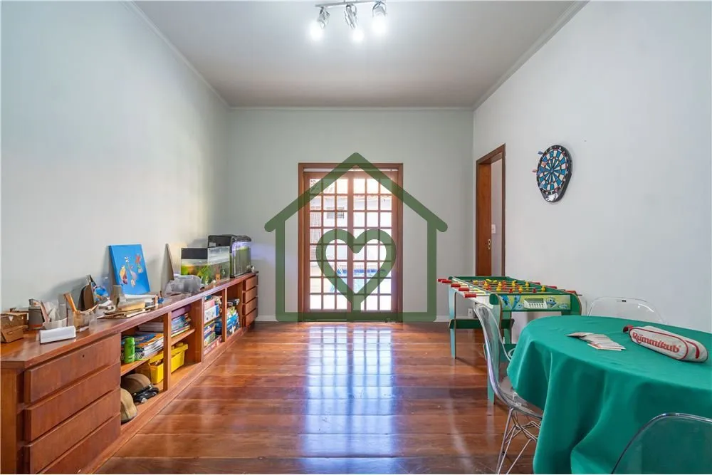 Imagem Casa com 4 dormitórios (1 suíte com closet), sacada em todos os quartos, estar íntimo com lareira...