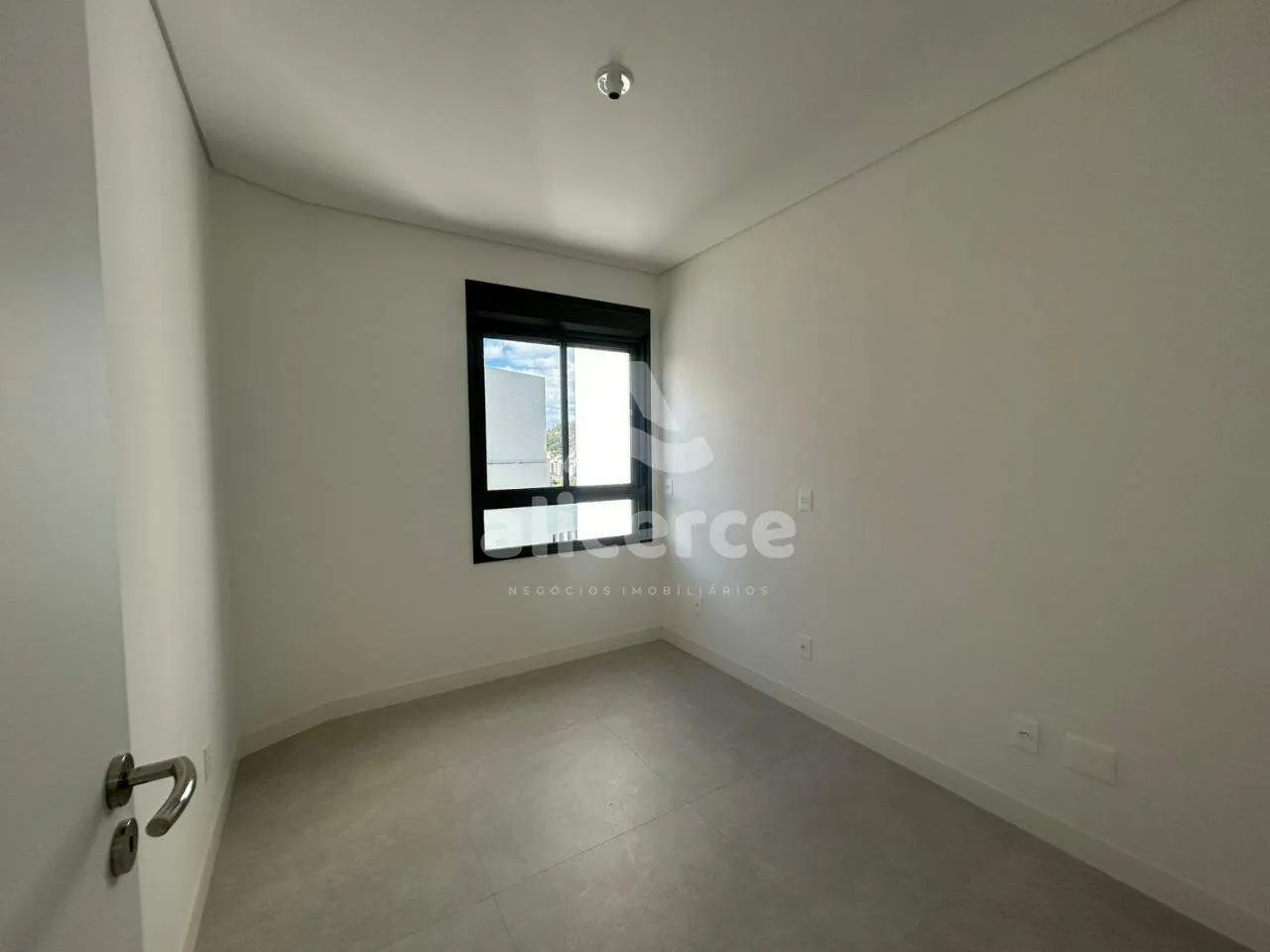 Imagem Apartamento à venda com 2 quartos 1 suíte, 65,67m² em Carvoeira Florianópolis