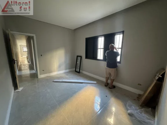 Imagem Casa à venda em Praia Grande-SP, bairro Aviação, 3 quartos, 1 suíte, 1 sala, 2 banheiros, 1 vaga, 175m²