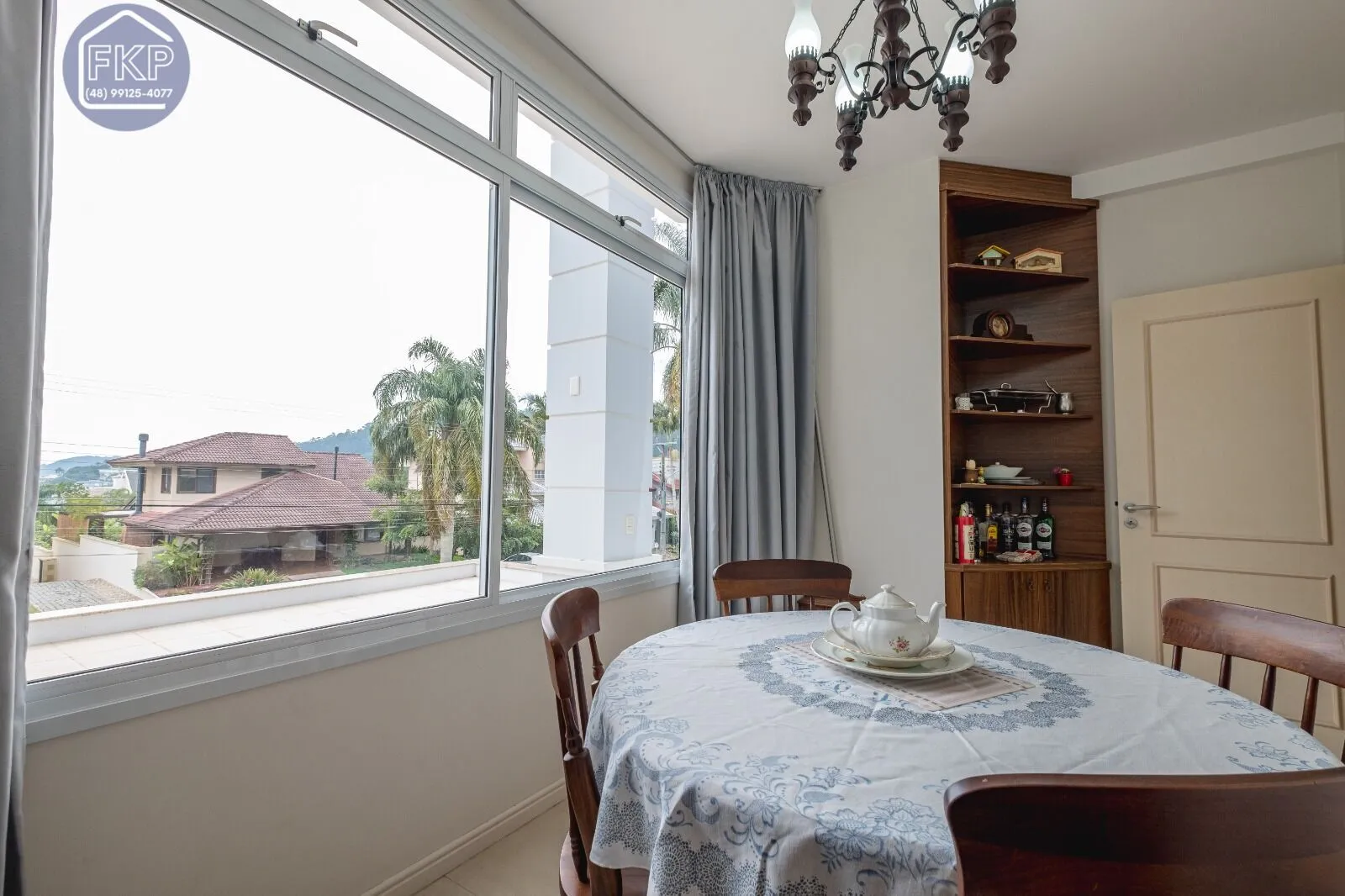 Imagem Casa com 5 dormitórios e 4 vagas!