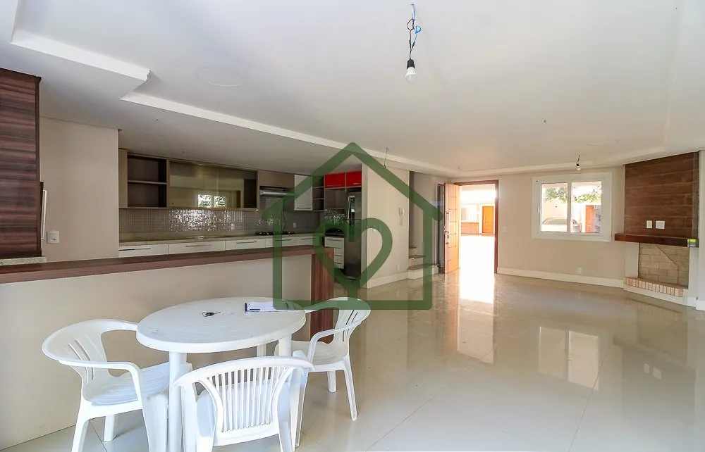 Imagem Excelente casa 03 suítes, amplo living com lareira e churrasqueira, sala de estar e jantar, cozinha...