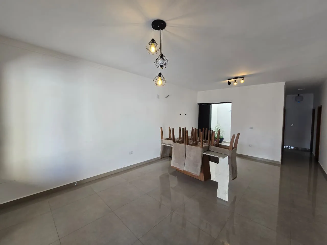 Imagem Casa para Venda em Peruíbe, Parque Balneário Oasis, 3 dormitórios, 1 suíte, 2 banheiros, 2 vagas