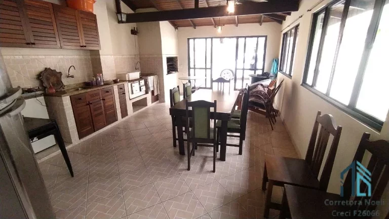 Imagem (Permuta ou financiamento) Casa a venda com amplo terreno, 04 quartos c/suíte, 05 vagas, salão de festas, no Tarumã em Curitiba PR