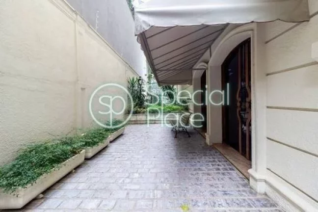 Imagem Lindo apartamento com prédio clássico e imponente. São 197m² de área privativa, 3 dormitórios ...