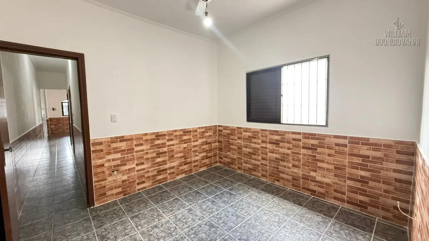 Imagem Casa c/ Suíte, 2 Vagas e Excelente Localização na Ocian