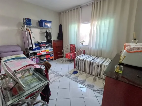 Imagem Espaçosa Casa Geminada 2 Quartos sendo 1 suíte e com edícula assobradada em Tupi, Praia Grande - R$650 mil
