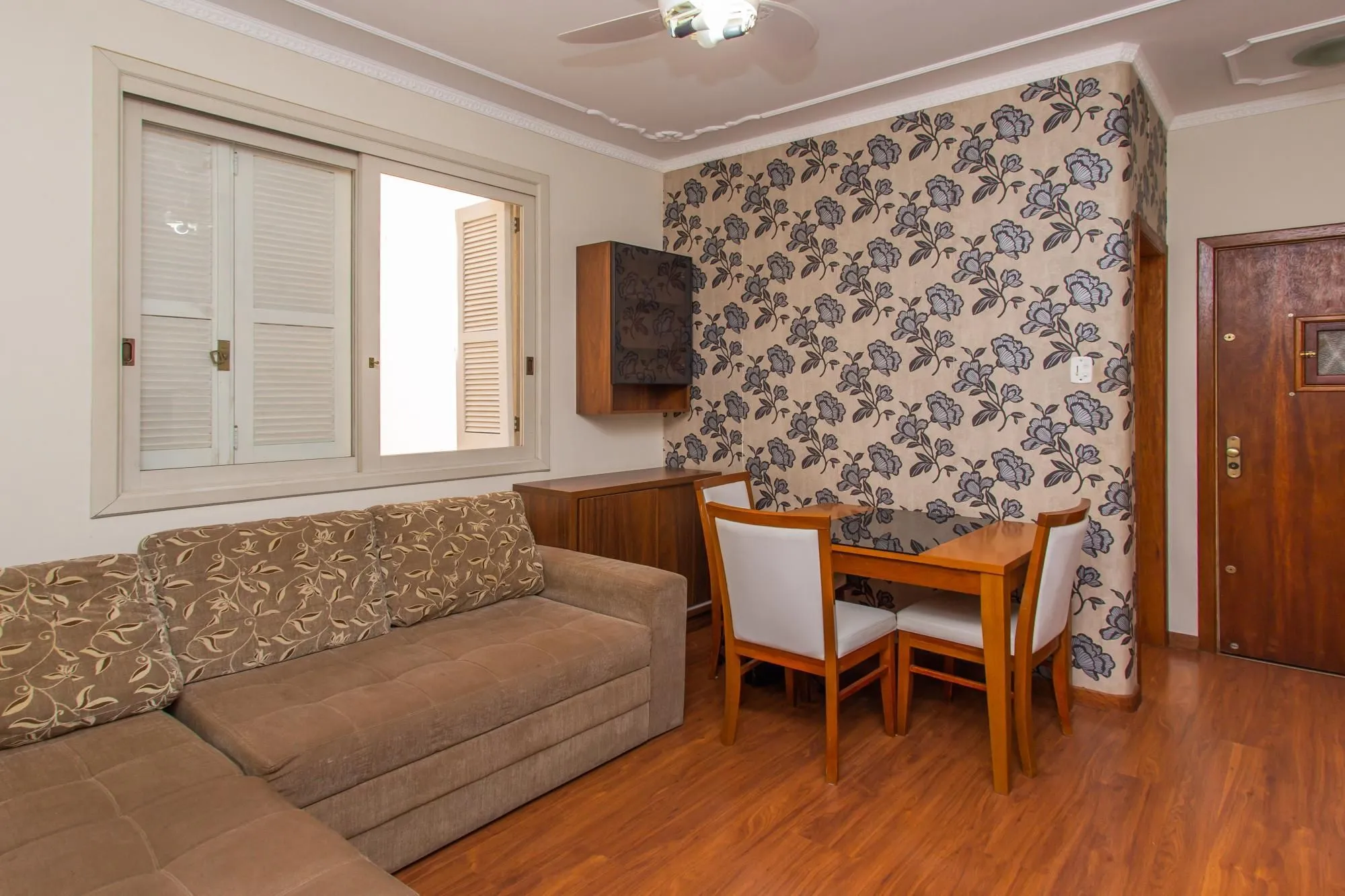 Imagem Apartamento 02 dormitórios próximo ao hospital Moinhos