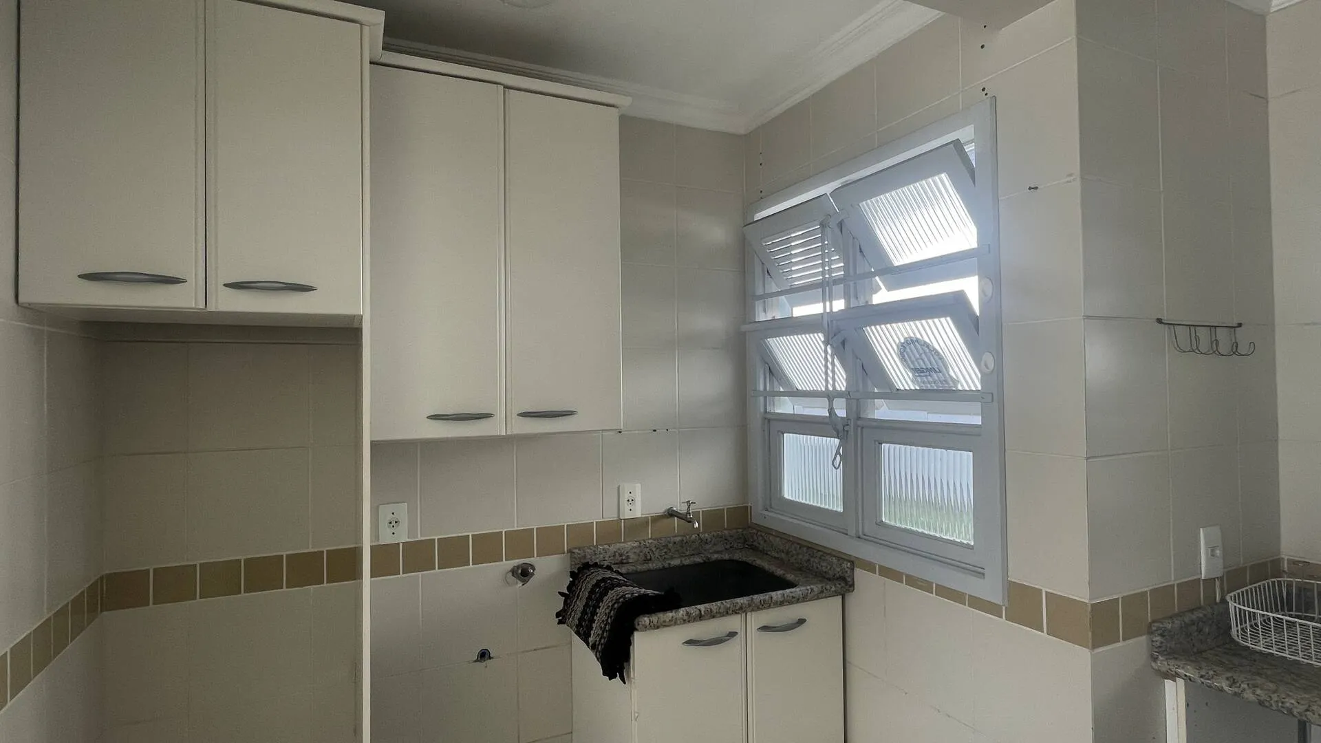 Imagem Apartamento Térreo à Venda com 3 Dormitórios em Canasvieiras - Florianópoli